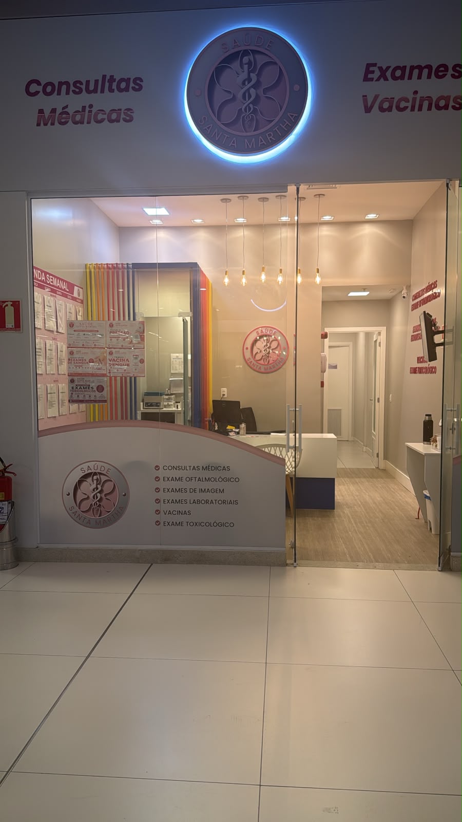 Fachada da unidade Saúde Santa Martha no ParkShopping Canoas